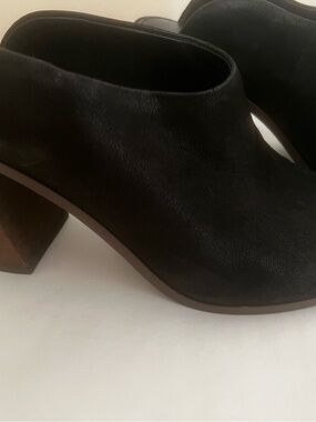 Vince Camuto Black Leather Block Heel Mules